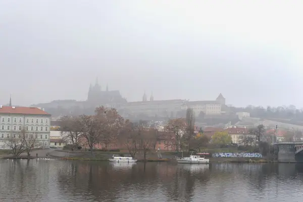 Praga. Río Moldava . —  Fotos de Stock