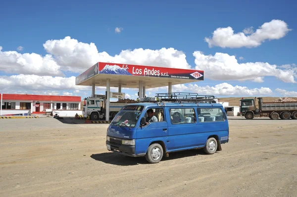 Benzin istasyonu Altiplano de yol — Stok fotoğraf