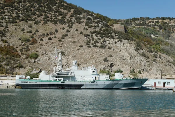 Ehemaliges Schiff des ukrainischen Grenzschutzes "Grigori Gnatenko" in der Bucht von Balaklawa Sewastopol — Stockfoto