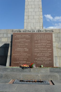 Sapun Dağı'nda zafer dikilitaş. Sevastopol için savaş kahramanları.