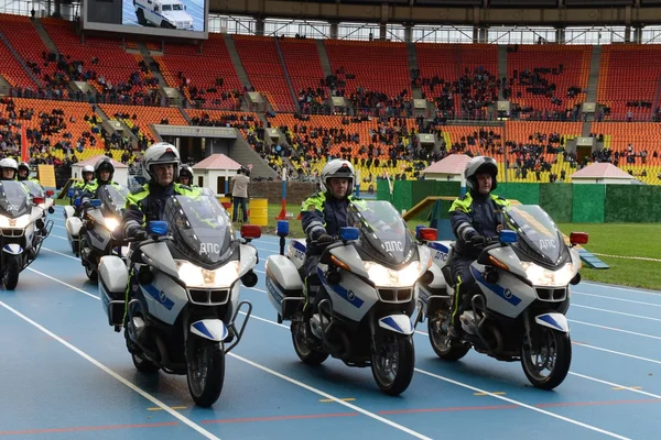 Motosiklet trafik polisi trafik güvenliği sağlar. — Stok fotoğraf
