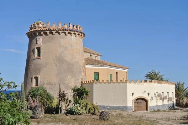 Torre Horadada costruita nel XV secolo, serviva a proteggere la città dai pirati del Mediterraneo — Foto Stock