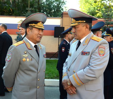 Polis Yury Valyayev ve polis Timothy pan genel major General Teğmen