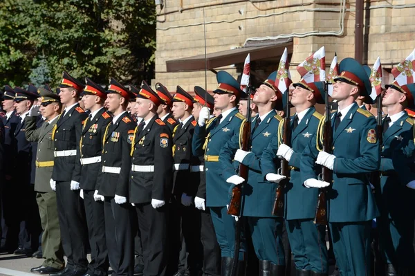 La guardia de honor de las tropas del Ministerio del Interior de Rusia —  Fotos de Stock