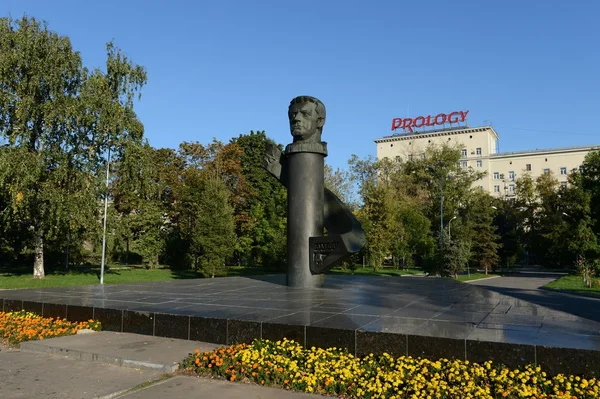 Het monument van de piloot-kosmonaut Vladislav Volkov — Stockfoto