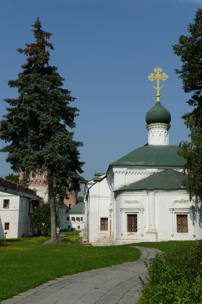 Mosteiro Novodevichy Bogoroditse-Smolensky - Convento ortodoxo em Moscou no campo de Devichie na curva do rio Moskva, no final do histórico Prechistenka . — Fotografia de Stock