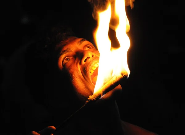 Fire eater from Kandy town — Stock Photo, Image