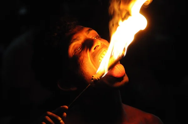 Fire eater from Kandy town. — Stock Photo, Image