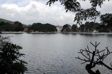 Kandy gölde görünümünü.