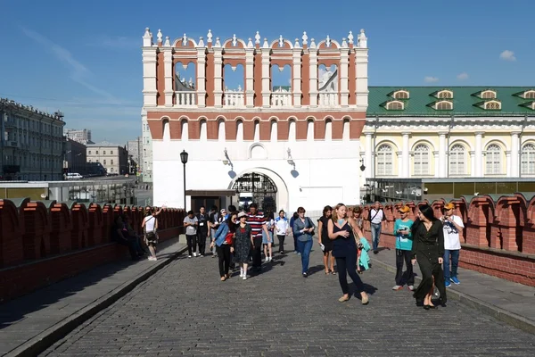 Kutafya kule tek hayatta kalan dallanma kule-Barbican Moskova Kremlin'in var. Trinity kule, Trinity etmelisi karşısında yer alan. — Stok fotoğraf