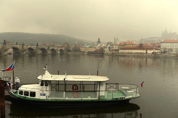 Prag. Floden Vltava. — Stockfoto