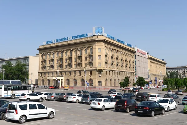 El edificio del hotel "Intourist" en el centro de Volgogrado . —  Fotos de Stock