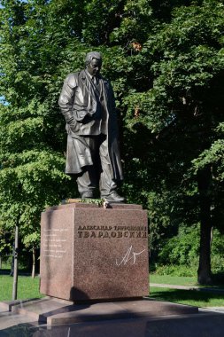 Anıt Sovyet yazar ve şair Aleksandr Trifonovich Tvardovsky Moskova.