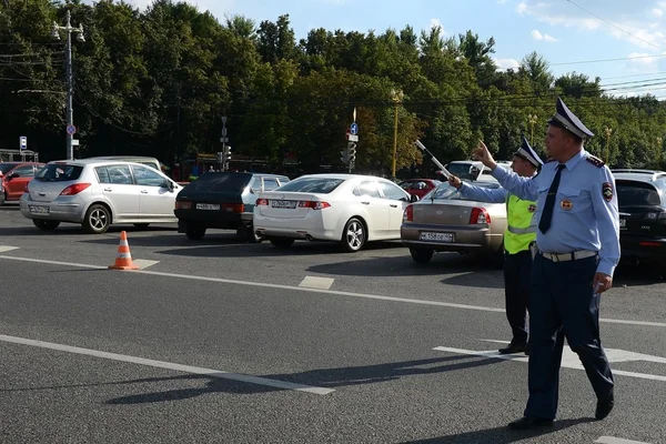 Moskova sokaklarında Polis müfettişleri dorozhno karakolu hizmet.