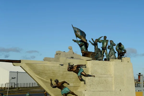 Monument to the sailors in Punta Arenas. — Stock Photo, Image