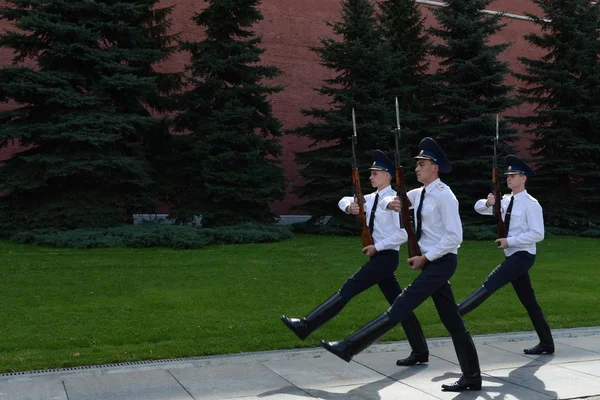 Bekçi meçhul asker ve Moskova Alexander bahçede türbesi, değiştirme — Stok fotoğraf