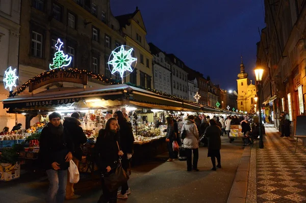 Η Πράγα είναι μια πόλη και η πρωτεύουσα της Τσεχίας είναι ένα παραδοσιακό Ευρωπαϊκό Πολιτιστικό κέντρο. Πράγα Χριστούγεννα. — Φωτογραφία Αρχείου