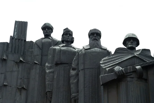 Le complexe commémoratif sur la place de la Victoire dans la ville de Voronej — Photo