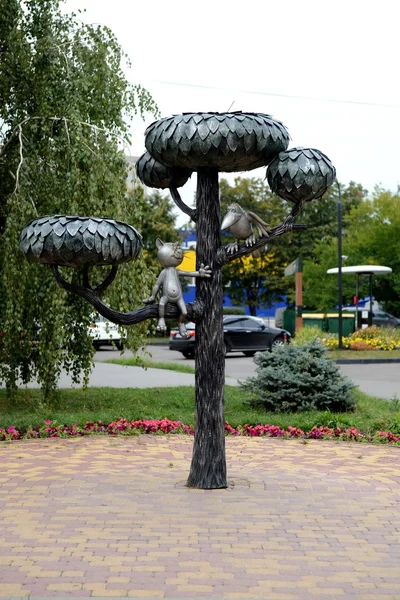 Kitten anıt lizyukov caddesine sokak lizyukov "Yavru lizyukov sokak üzerinden" Voronej karikatür kahramanı Anıtı. — Stok fotoğraf