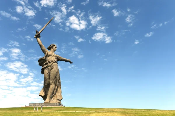 Das Denkmal "das Vaterland ruft" der Mamajew Kurgan in Wolgograd — Stockfoto
