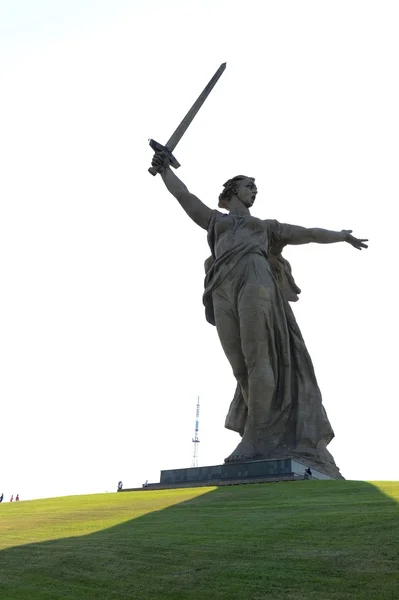 Das Denkmal "das Vaterland ruft" der Mamajew Kurgan in Wolgograd. — Stockfoto