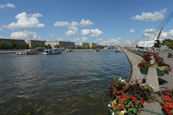 Pohled na řece Moskva od nábřeží Puškin — Stock fotografie