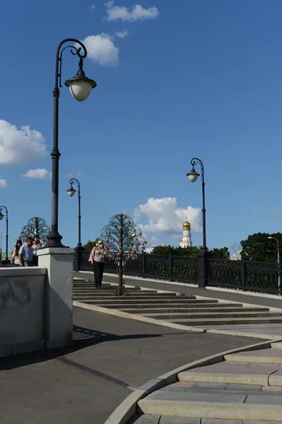 Lužkov most v centru Moskvy. — Stock fotografie