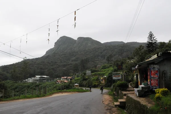 Pueblo de montaña en los alrededores de Nuwara Eliya . —  Fotos de Stock
