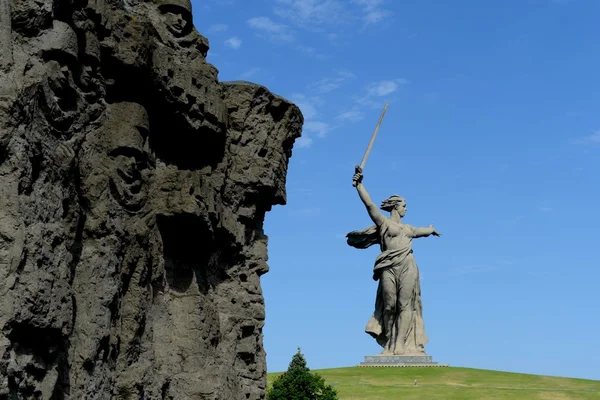 :Monumento - conjunto "a los héroes de la batalla de Stalingrado" en Volgogrado . — Foto de Stock