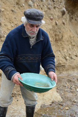 Miner washing gold in Tierra del Fuego. clipart