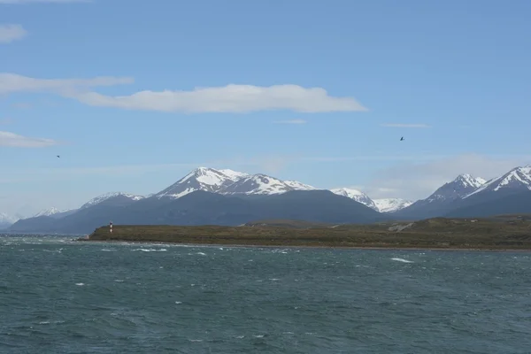 A Beagle-csatorna, a fő sziget a szigetcsoport a Tierra del Fuego elválasztó, és a sziget déli részén fekvő. — Stock Fotó