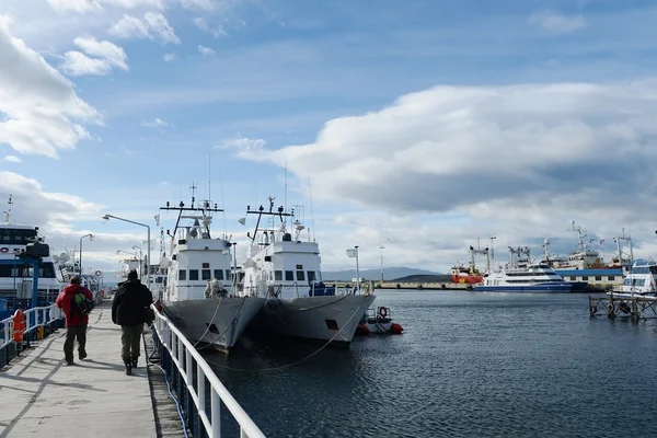 Pelabuhan laut Ushuaia - kota paling selatan di dunia . — Stok Foto