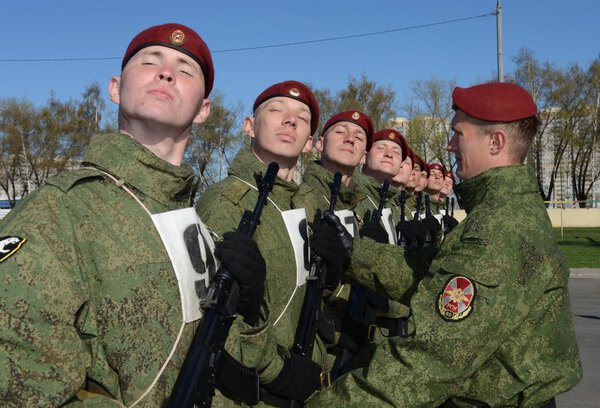 The soldiers of internal troops of the MIA of Russia are preparing to parade in red square.
