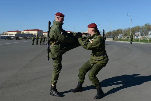 The soldiers of internal troops of the MIA of Russia are preparing to parade in red square. — Stock Photo, Image