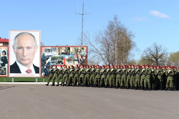 На військової частини внутрішніх військ МВС РФ, підставі парад. — стокове фото