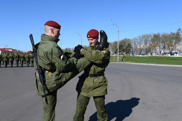 The soldiers of internal troops of the MIA of Russia are preparing to parade in red square. — Stock Photo, Image