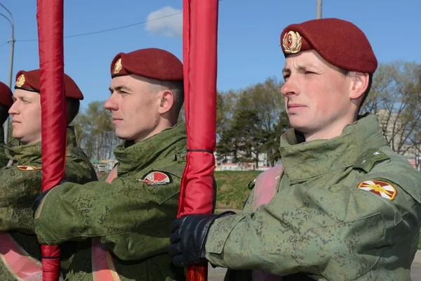 Os soldados das tropas internas do MIA da Rússia estão se preparando para desfilar na praça vermelha . — Fotografia de Stock