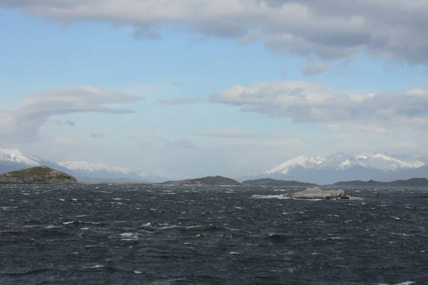 A Beagle-csatorna, a fő sziget a szigetcsoport a Tierra del Fuego elválasztó, és a sziget déli részén fekvő. — Stock Fotó