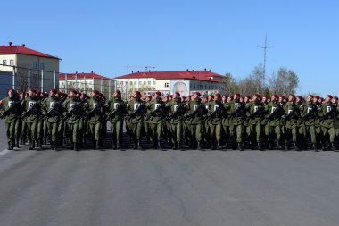 Rusya Mia'nın iç asker askerlerin Kızıl Meydan üzerinde geçit töreni için hazırlanıyorlar.