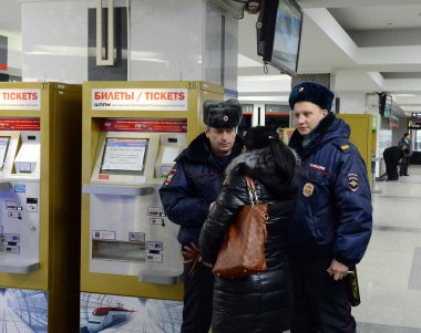 Polis Paveletsky istasyonundan sermaye yolcu dinle.