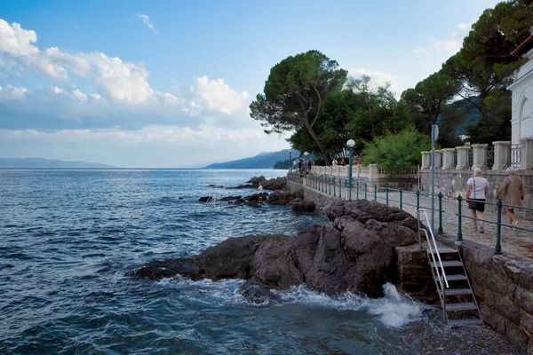 Rijeka Kroatië Augustus 2021 Resort Aan Adriatische Zee Stadsstranden Vegetatie — Stockfoto