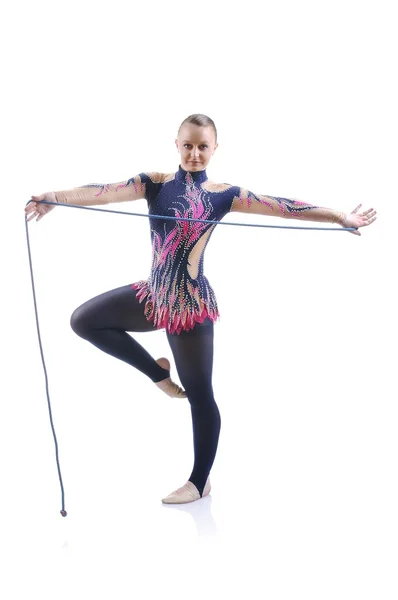 美しい芸術的な女性体操選手は、芸術体操要素を実行し、ワークアウト — ストック写真