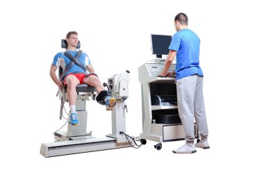 Spor bilim adamı performans değerlendirme yapıyor. Modern teknoloji
