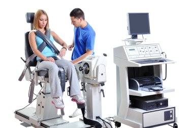 Spor bilim adamı performans değerlendirme yapıyor. Modern teknoloji