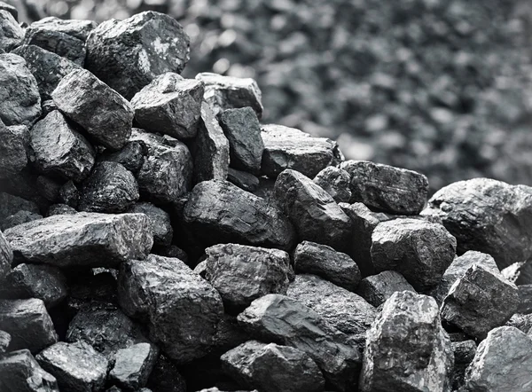 Heap of coal. A place, where coal is stored for selling. — Stock Photo, Image