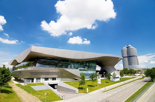 BMW maison à Munich est situé à côté du siège d'une entreprise et le musée de BMW . Photo De Stock