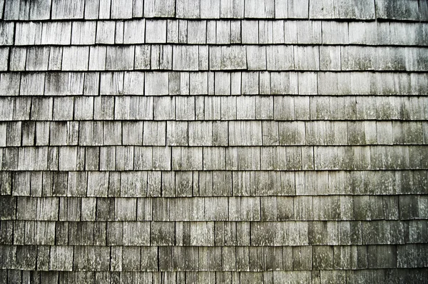 Velho paus cinza de madeira em uma parede como um fundo — Fotografia de Stock