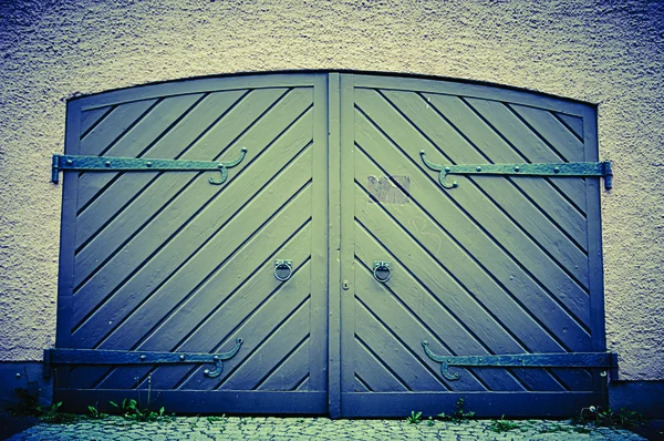 Garage door in retro vintage colors. Double sided doors of modern garage in a building. — Stock Photo, Image