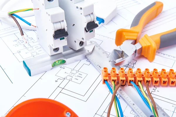 Components for use in electrical installations. Cut pliers, connectors, fuses and wires. Accessories for engineering work, energy concept. — Φωτογραφία Αρχείου