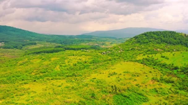 雨の日の山岳地帯の空中風景 — ストック動画